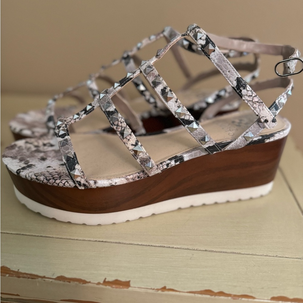 Sz 9 1/2 worn only a couple of times, perfect condition.